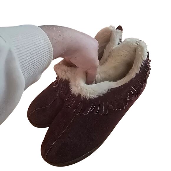 Clarks Purple Leather Faux Fur Lined Fringe Slip On Slippers Womans Size 9M - Picture 1 of 8